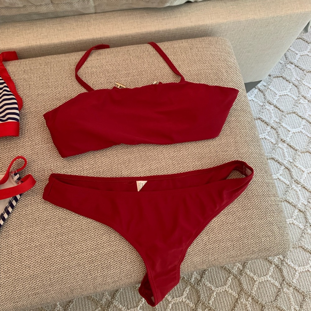 Swimsuit bundle fits 36a-34b tops and medium bottoms.  Different brands.